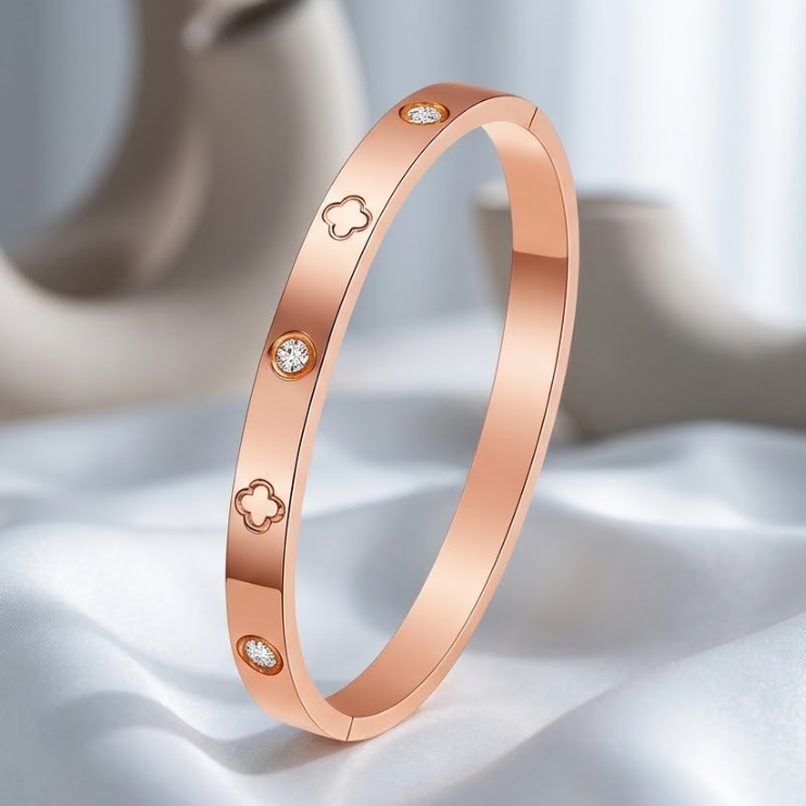 Elowen Étoile Clover Bangle