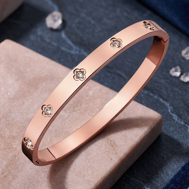 Elowen Clover Bangle