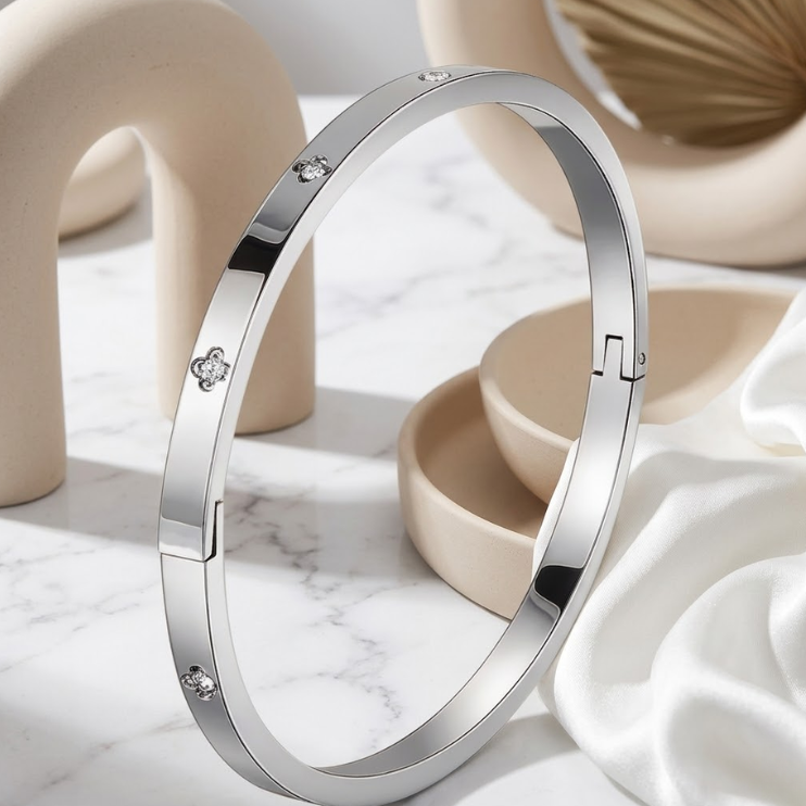 Elowen Clover Bangle