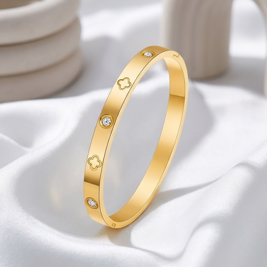 Elowen Étoile Clover Bangle