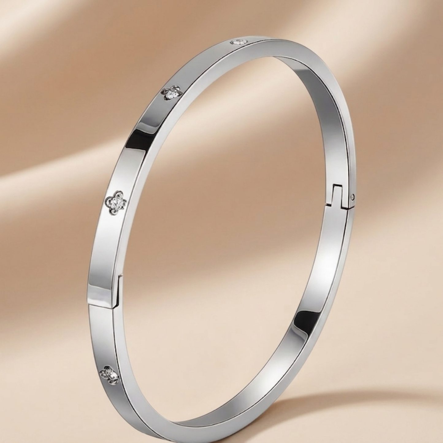 Elowen Clover Bangle