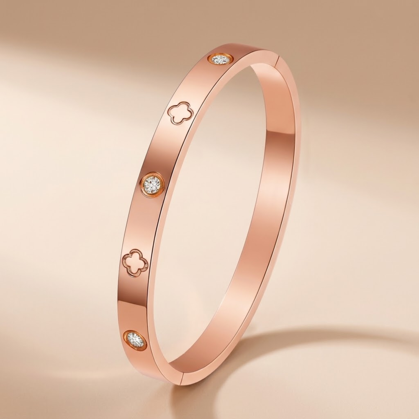 Elowen Étoile Clover Bangle