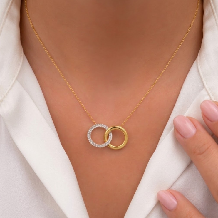 Eterna Link Circle Necklace