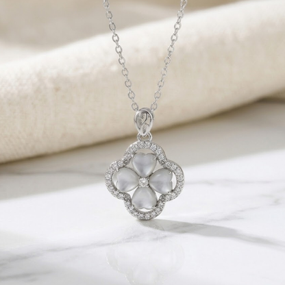 Lumière Clover Necklace