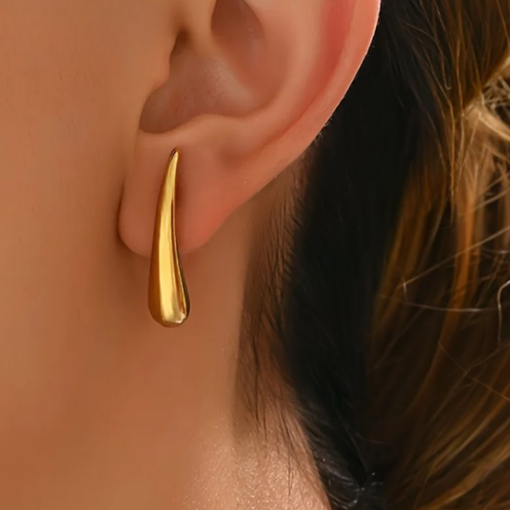 Solenne Sculpted Drop Earrings